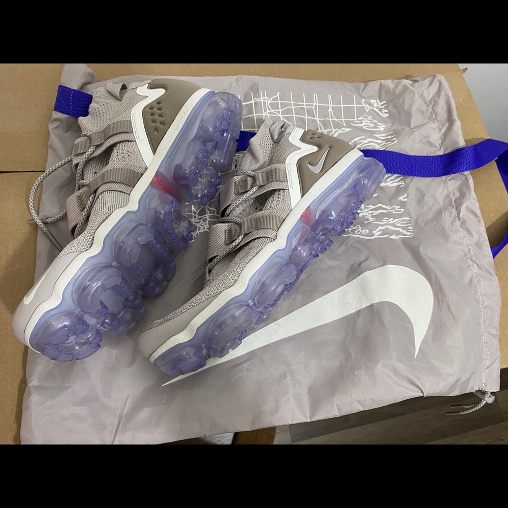 AIR VAPORMAX UTILITY 'MOON PARTICLE'